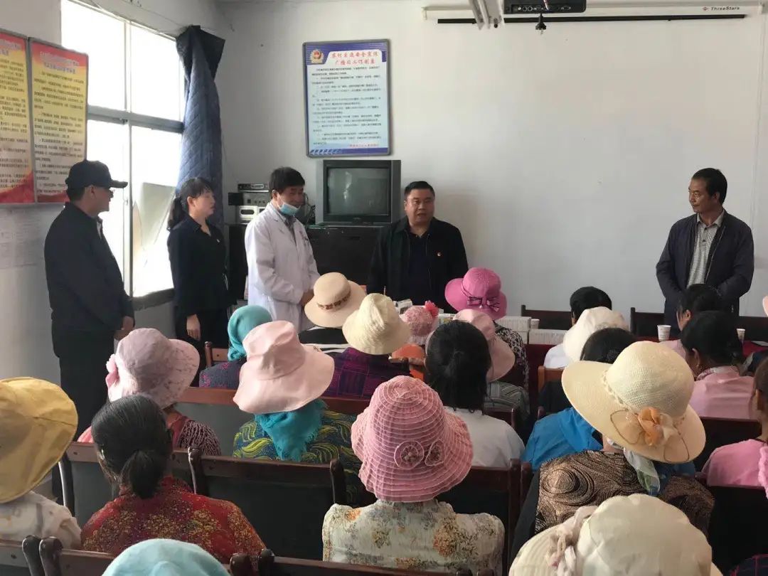 省第三人民醫(yī)院行政第三黨支部開展“走進(jìn)新農(nóng)村  重溫建設(shè)路”主題黨日活動(dòng)(圖2)