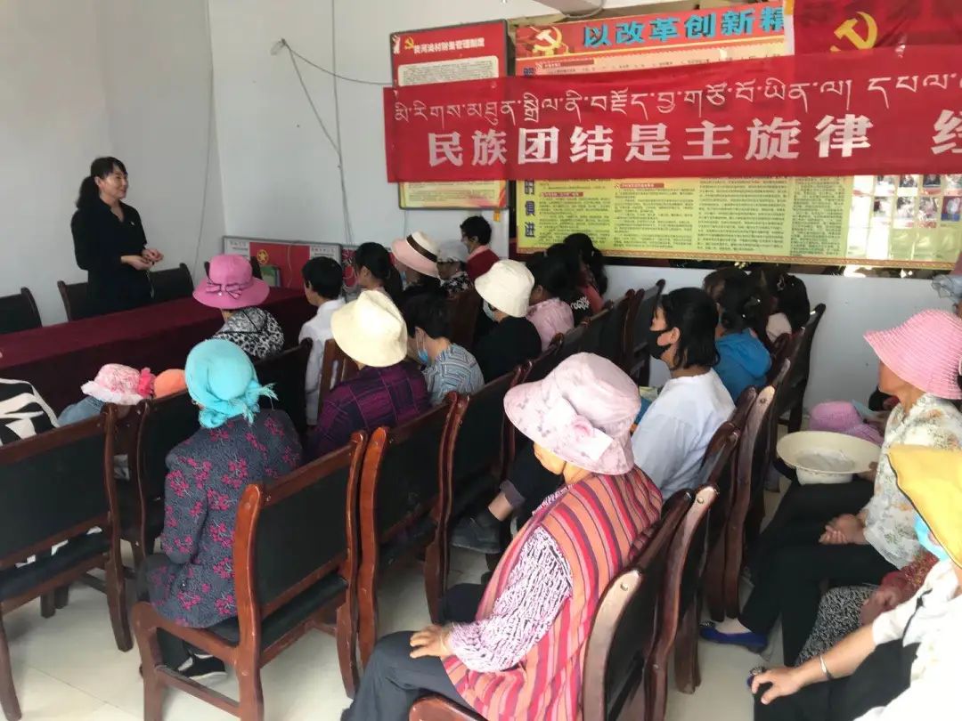 省第三人民醫(yī)院行政第三黨支部開展“走進(jìn)新農(nóng)村  重溫建設(shè)路”主題黨日活動(dòng)(圖3)