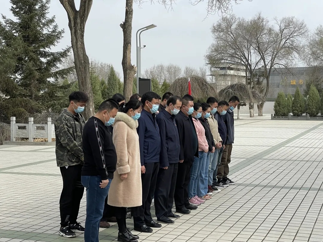 “祭英烈、感黨恩、勵初心”青海省第三人民醫(yī)院赴西寧市烈士陵園開展黨史學(xué)習(xí)主題教育活動(圖2)