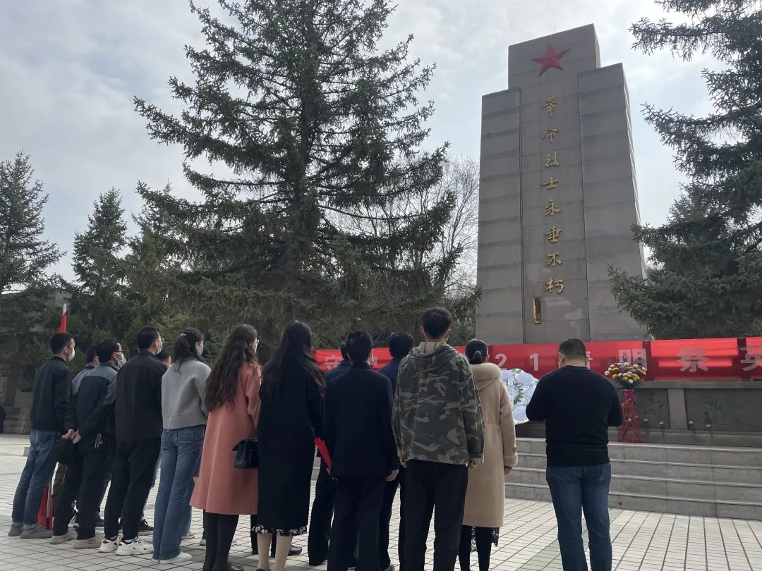 “祭英烈、感黨恩、勵初心”青海省第三人民醫(yī)院赴西寧市烈士陵園開展黨史學(xué)習(xí)主題教育活動(圖4)